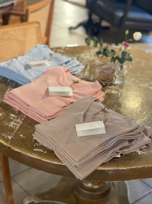 Hovedbilde Amuse Frederikke t-shirt med v-hals