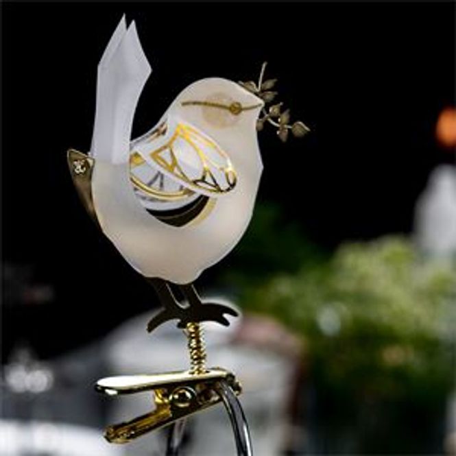 Hovedbilde Jette Frölich, fugl med klips, gull og sølv