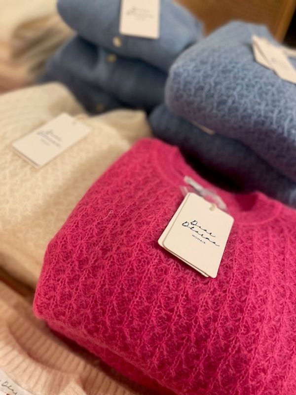 Dear Dharma, Link, naturhvit, lys blå og rosa