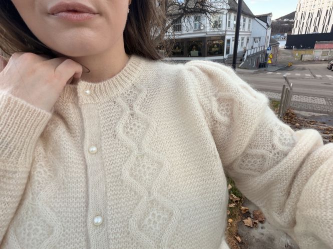 Hovedbilde Dear Dharma, Emmy cardigan, naturhvit eller mørk ...