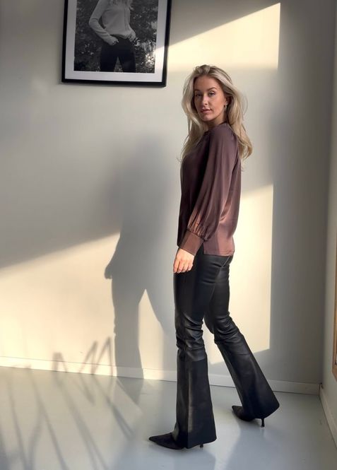 Hovedbilde Amuse Agnes silkebluse, brun og rosa